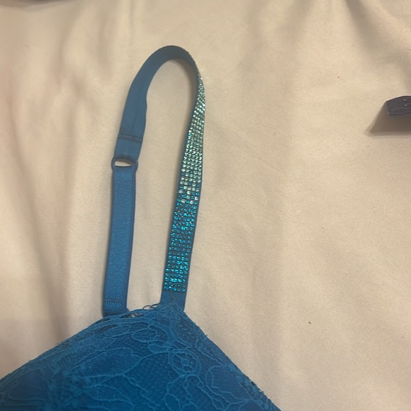 Victoria’s Secret Bombshell Bra 36 B - Picture 2 of 5